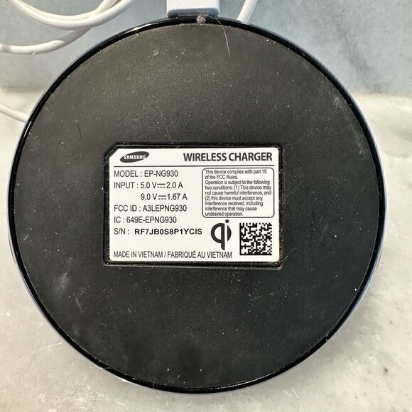 Samsung Black EP-NG930 Fast Charge Wireless Charger Pad - Picture 2 of 2